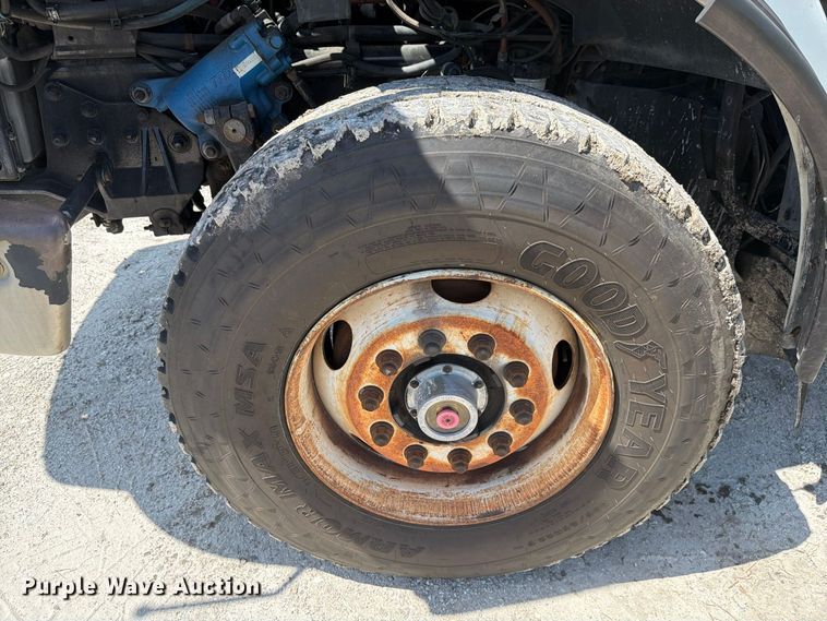 image for item DV7332 2004 Sterling Truck L9500 Series vacuum truck