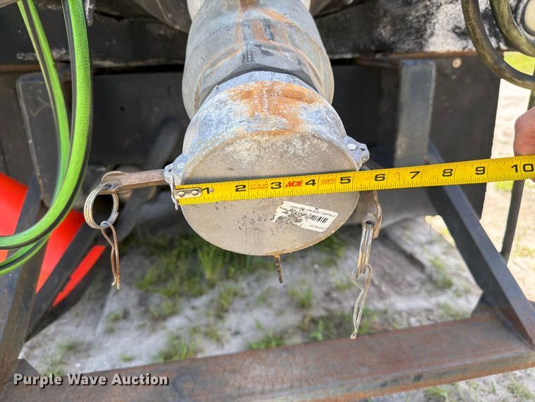 image for item DV7332 2004 Sterling Truck L9500 Series vacuum truck