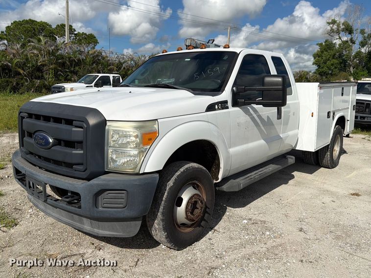 2015 Ford F350 Super Duty Ext. Cab utility bed pickup truck