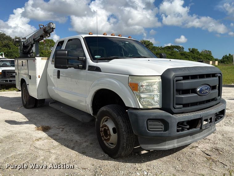 image for item DV7333 2015 Ford F350 Super Duty Ext. Cab utility bed pickup truck
