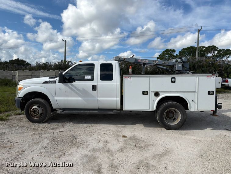 image for item DV7333 2015 Ford F350 Super Duty Ext. Cab utility bed pickup truck