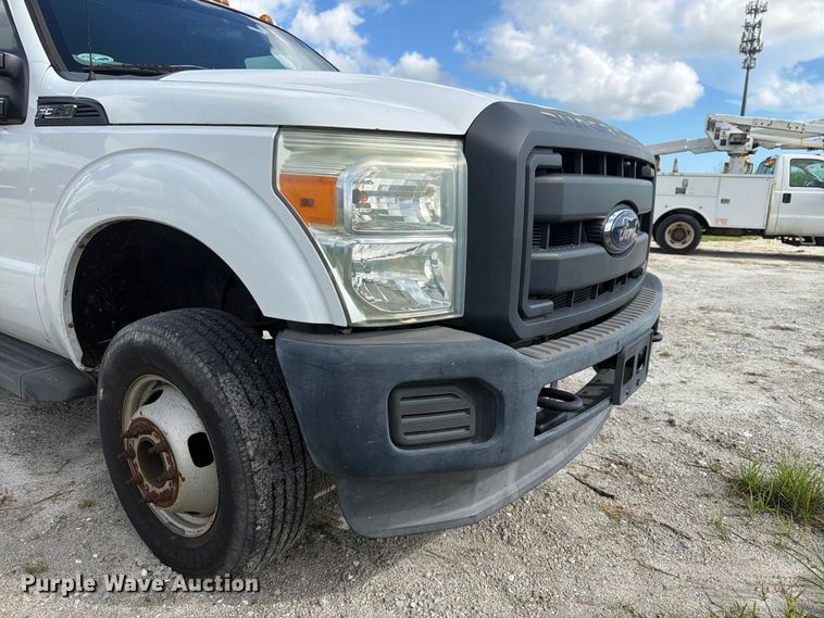 image for item DV7333 2015 Ford F350 Super Duty Ext. Cab utility bed pickup truck
