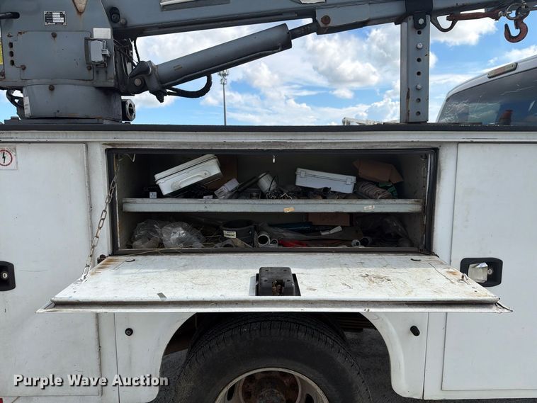 image for item DV7333 2015 Ford F350 Super Duty Ext. Cab utility bed pickup truck