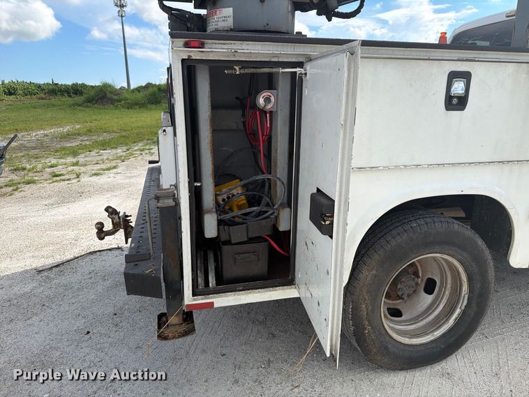 image for item DV7333 2015 Ford F350 Super Duty Ext. Cab utility bed pickup truck