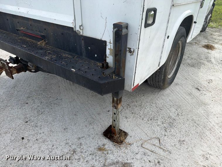 image for item DV7333 2015 Ford F350 Super Duty Ext. Cab utility bed pickup truck