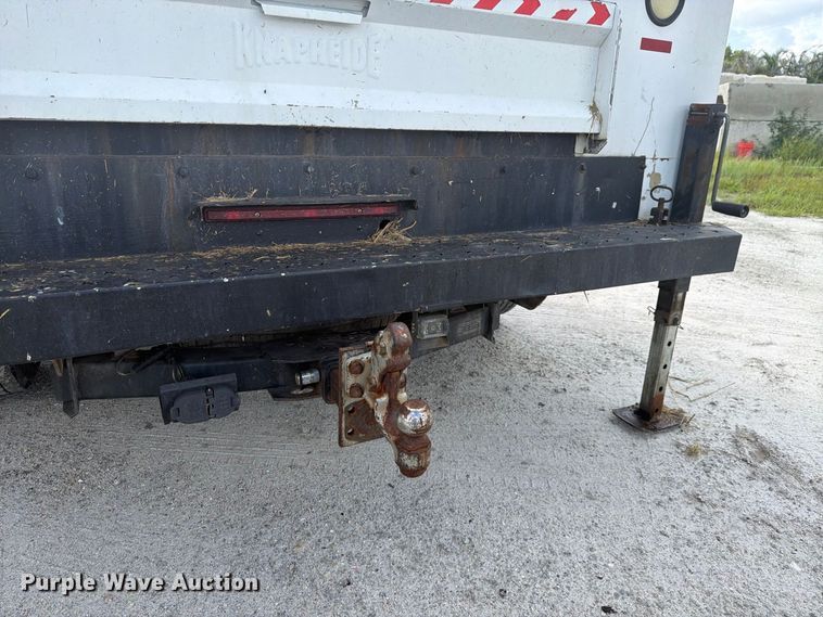 image for item DV7333 2015 Ford F350 Super Duty Ext. Cab utility bed pickup truck