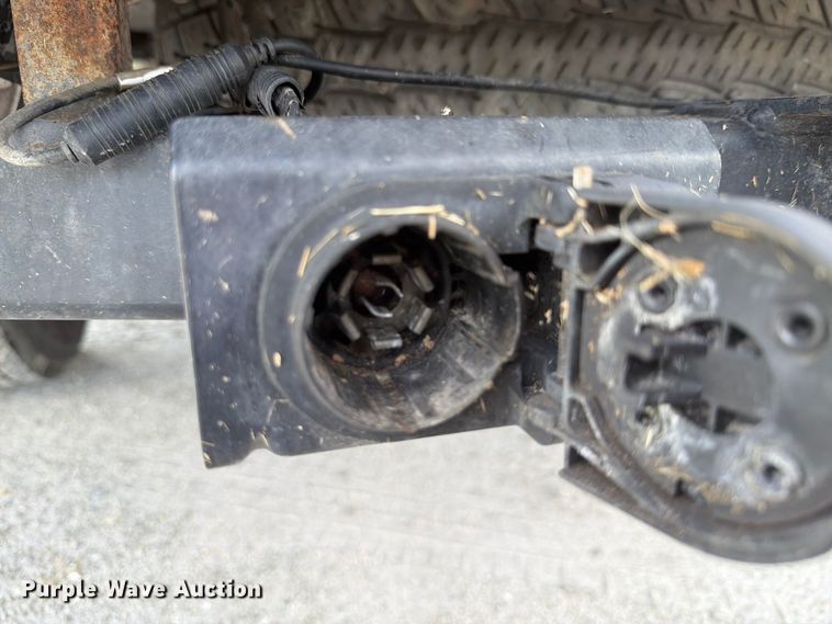 image for item DV7333 2015 Ford F350 Super Duty Ext. Cab utility bed pickup truck