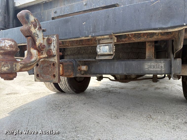 image for item DV7333 2015 Ford F350 Super Duty Ext. Cab utility bed pickup truck
