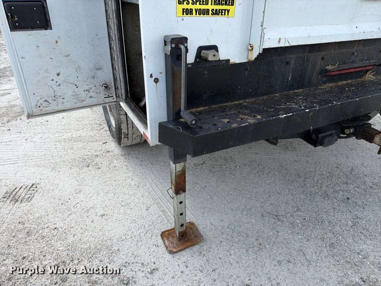 image for item DV7333 2015 Ford F350 Super Duty Ext. Cab utility bed pickup truck