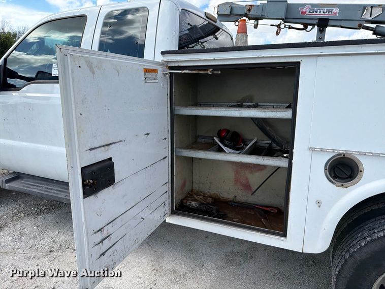 image for item DV7333 2015 Ford F350 Super Duty Ext. Cab utility bed pickup truck