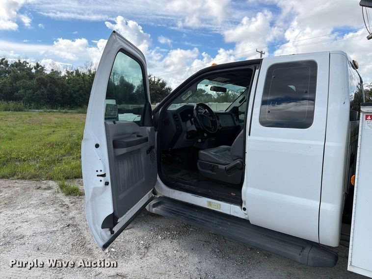 image for item DV7333 2015 Ford F350 Super Duty Ext. Cab utility bed pickup truck