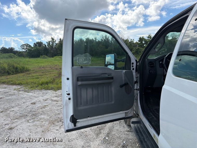 image for item DV7333 2015 Ford F350 Super Duty Ext. Cab utility bed pickup truck