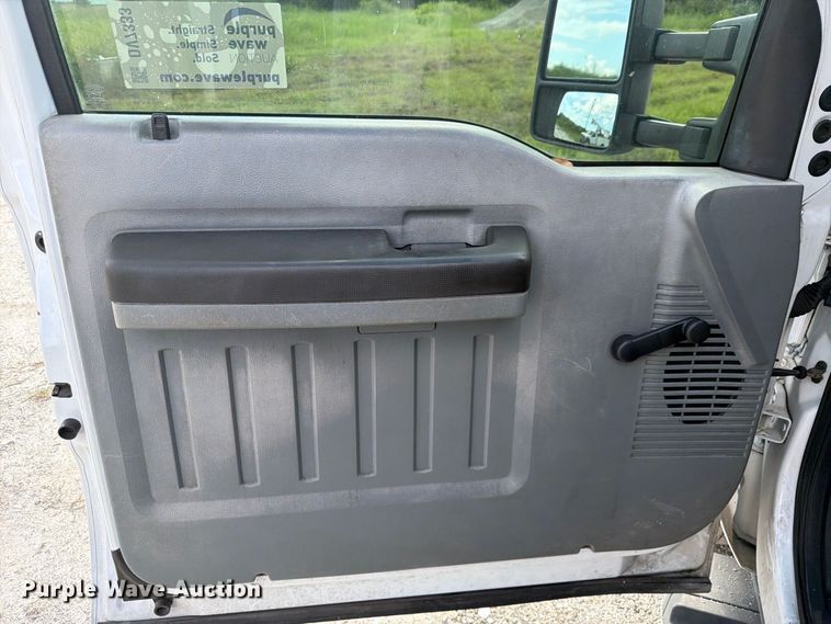 image for item DV7333 2015 Ford F350 Super Duty Ext. Cab utility bed pickup truck