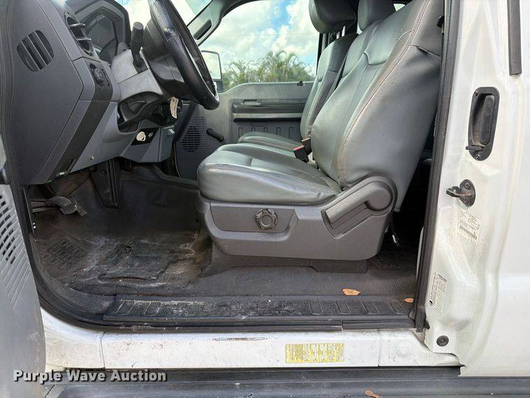 image for item DV7333 2015 Ford F350 Super Duty Ext. Cab utility bed pickup truck