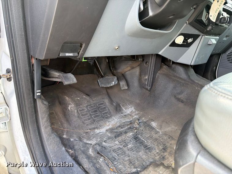 image for item DV7333 2015 Ford F350 Super Duty Ext. Cab utility bed pickup truck