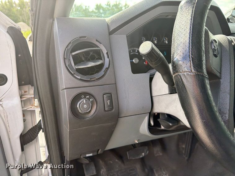 image for item DV7333 2015 Ford F350 Super Duty Ext. Cab utility bed pickup truck