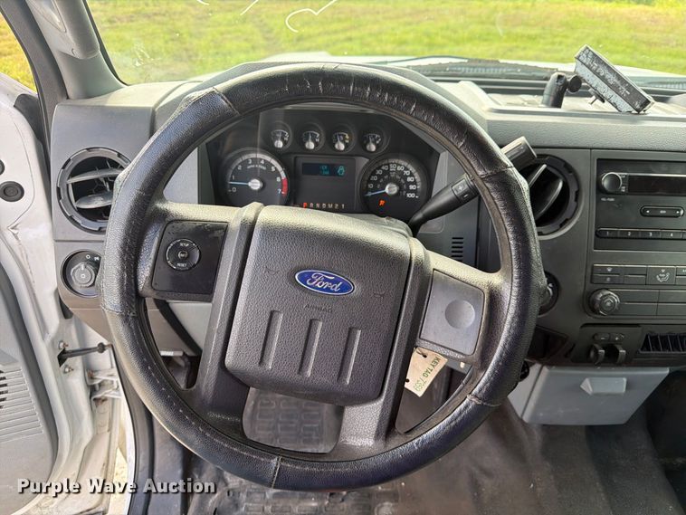 image for item DV7333 2015 Ford F350 Super Duty Ext. Cab utility bed pickup truck