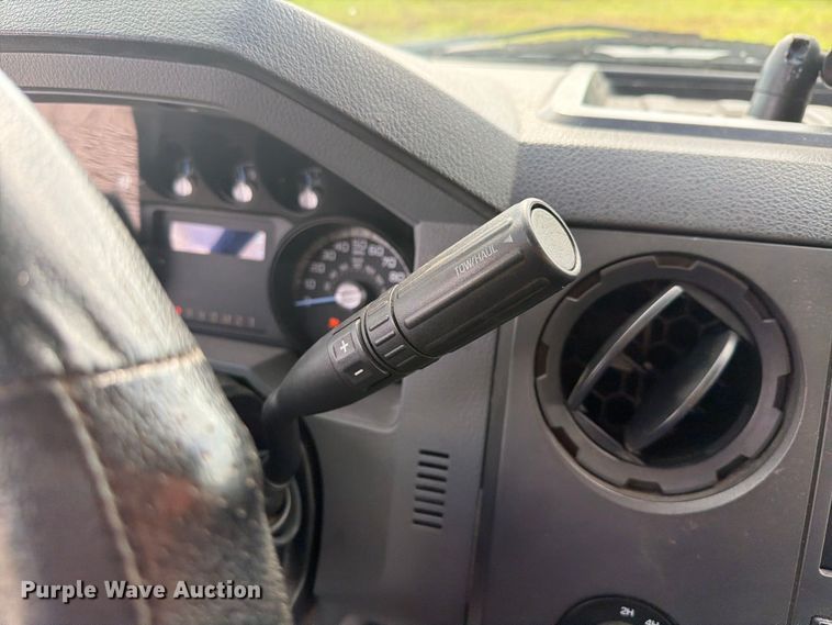 image for item DV7333 2015 Ford F350 Super Duty Ext. Cab utility bed pickup truck