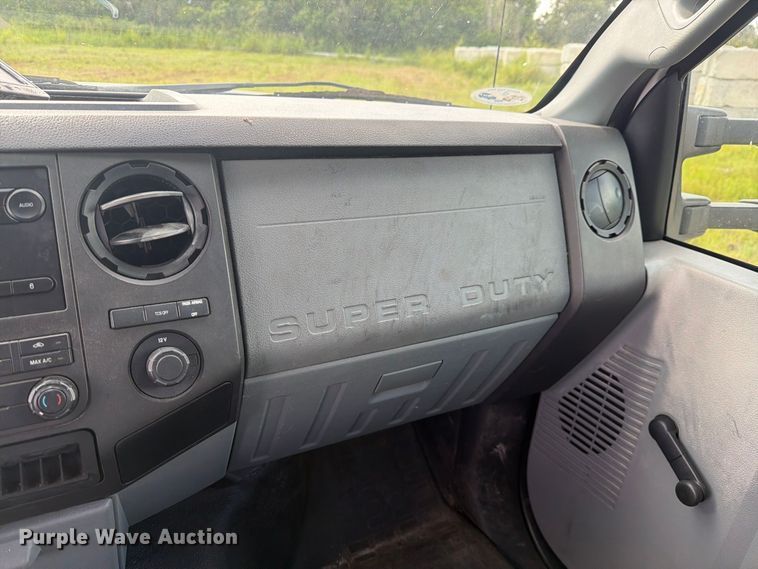 image for item DV7333 2015 Ford F350 Super Duty Ext. Cab utility bed pickup truck