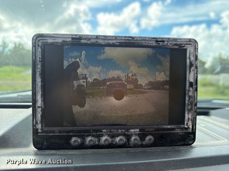image for item DV7333 2015 Ford F350 Super Duty Ext. Cab utility bed pickup truck