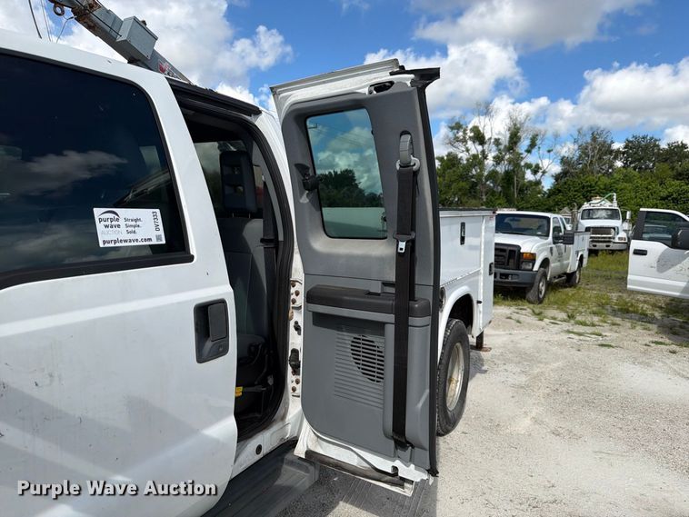 image for item DV7333 2015 Ford F350 Super Duty Ext. Cab utility bed pickup truck