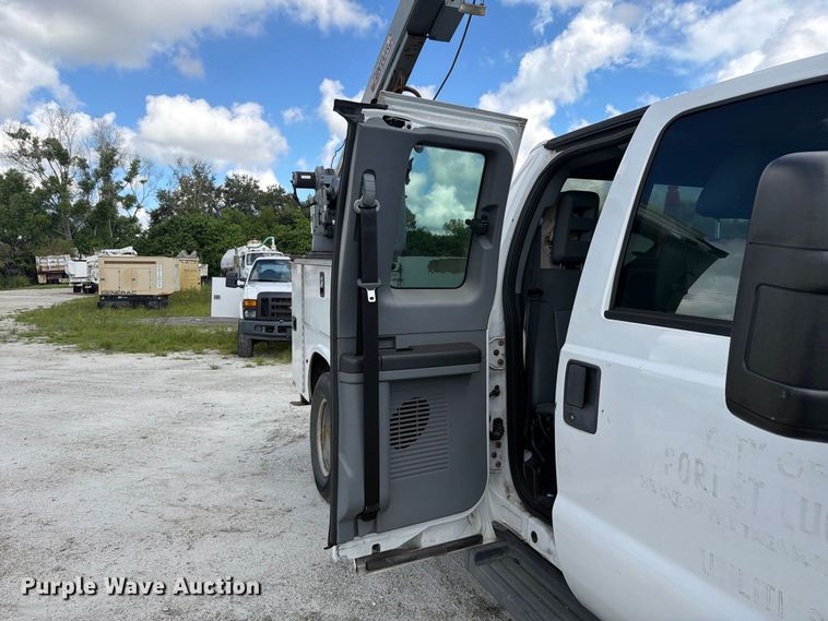 image for item DV7333 2015 Ford F350 Super Duty Ext. Cab utility bed pickup truck