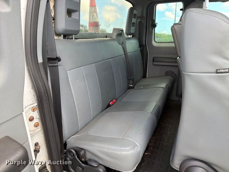 image for item DV7333 2015 Ford F350 Super Duty Ext. Cab utility bed pickup truck