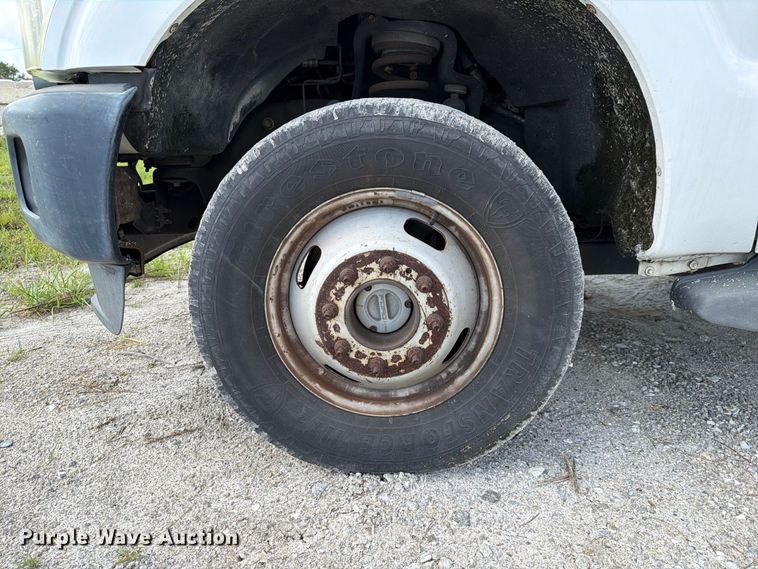 image for item DV7333 2015 Ford F350 Super Duty Ext. Cab utility bed pickup truck