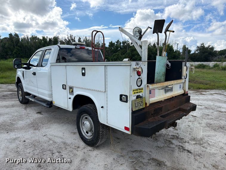 image for item DV7334 2017 Ford F250 Super Duty Ext. Cab utility bed pickup truck