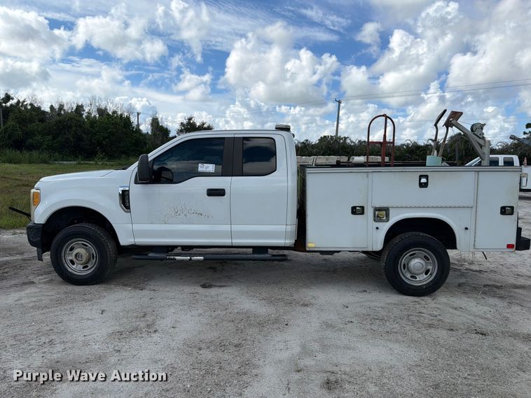image for item DV7334 2017 Ford F250 Super Duty Ext. Cab utility bed pickup truck
