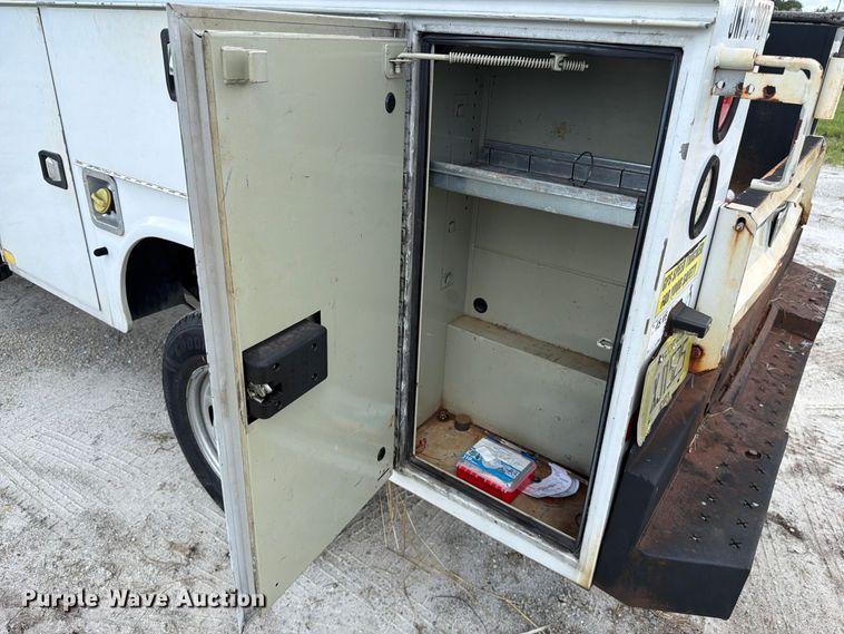 image for item DV7334 2017 Ford F250 Super Duty Ext. Cab utility bed pickup truck