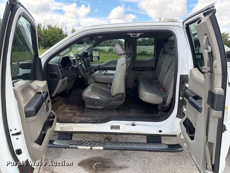 image for item DV7334 2017 Ford F250 Super Duty Ext. Cab utility bed pickup truck
