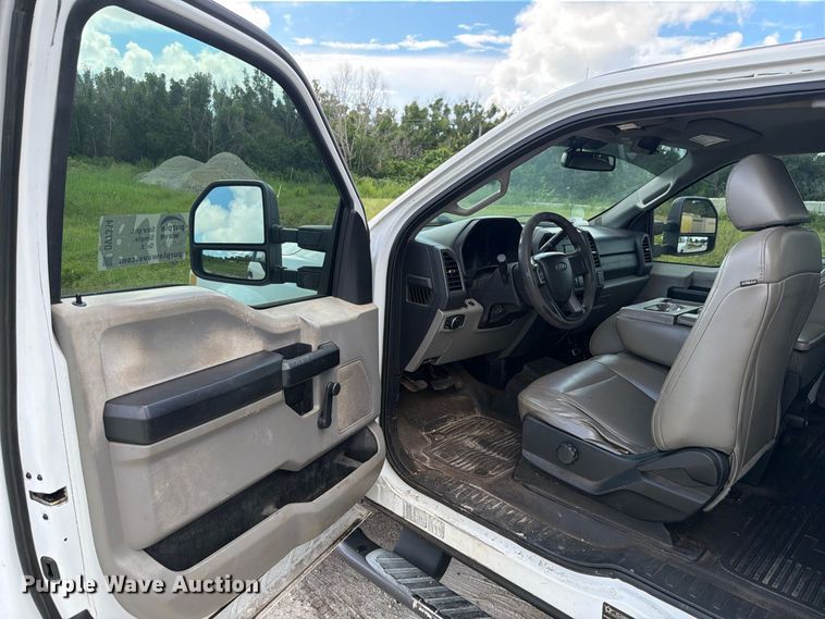 image for item DV7334 2017 Ford F250 Super Duty Ext. Cab utility bed pickup truck
