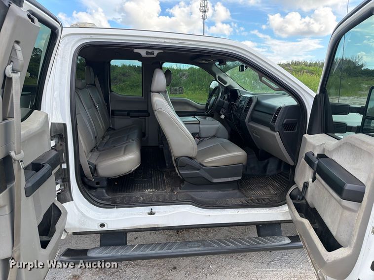 image for item DV7334 2017 Ford F250 Super Duty Ext. Cab utility bed pickup truck