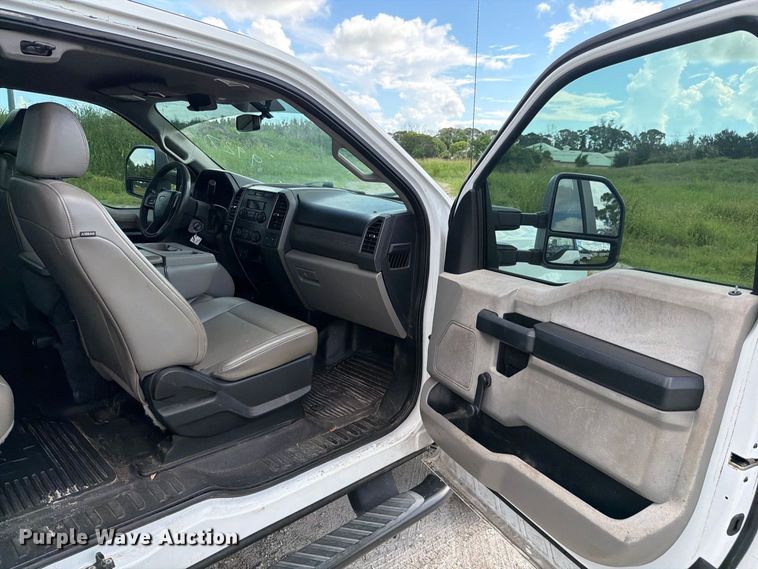 image for item DV7334 2017 Ford F250 Super Duty Ext. Cab utility bed pickup truck