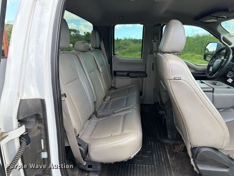 image for item DV7334 2017 Ford F250 Super Duty Ext. Cab utility bed pickup truck