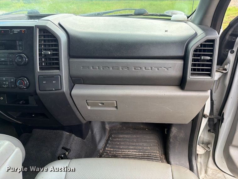 image for item DV7334 2017 Ford F250 Super Duty Ext. Cab utility bed pickup truck