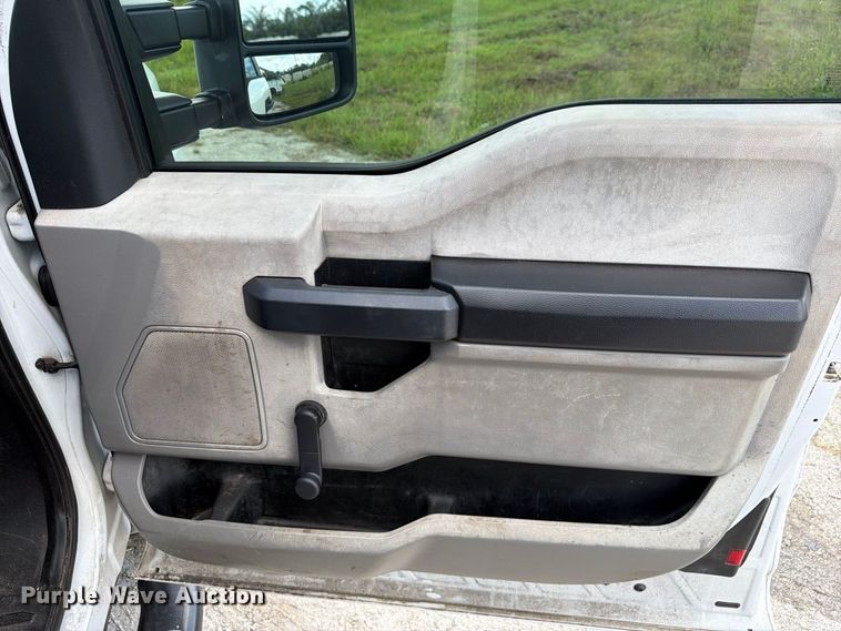 image for item DV7334 2017 Ford F250 Super Duty Ext. Cab utility bed pickup truck