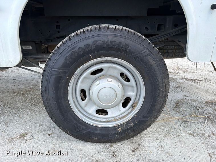 image for item DV7334 2017 Ford F250 Super Duty Ext. Cab utility bed pickup truck