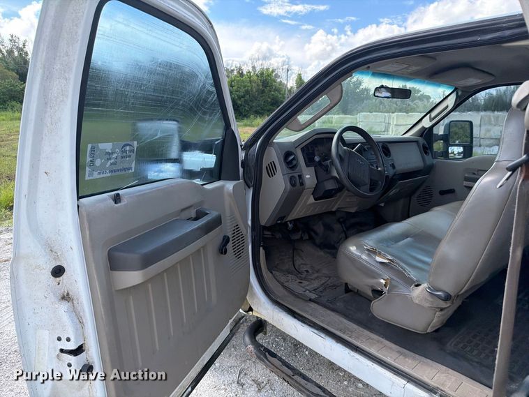 image for item DV7336 2008 Ford F350 Super Duty Ext. Cab utility bed pickup truck
