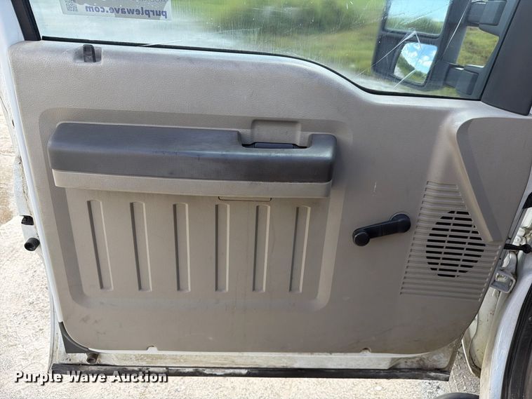 image for item DV7336 2008 Ford F350 Super Duty Ext. Cab utility bed pickup truck