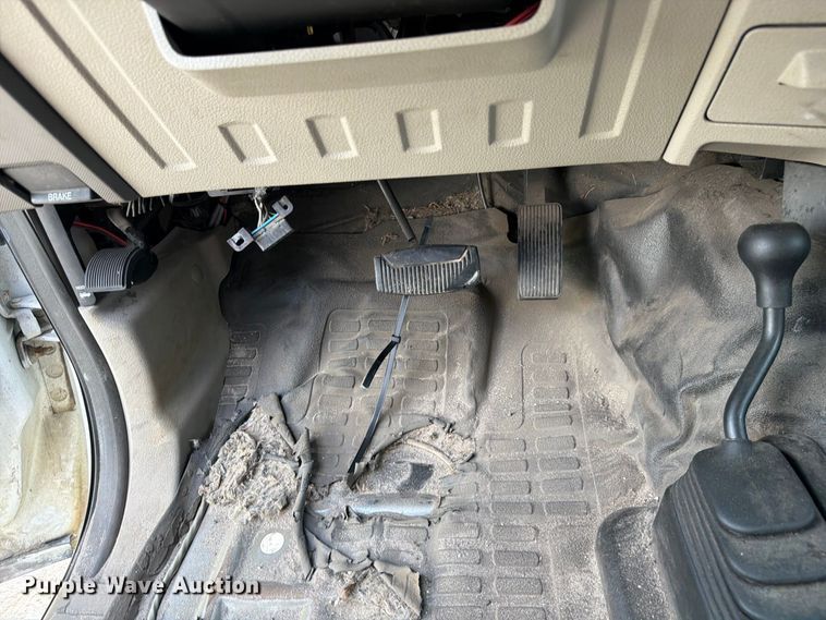 image for item DV7336 2008 Ford F350 Super Duty Ext. Cab utility bed pickup truck