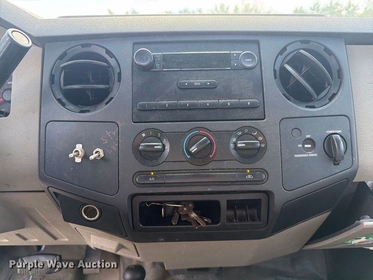 image for item DV7336 2008 Ford F350 Super Duty Ext. Cab utility bed pickup truck