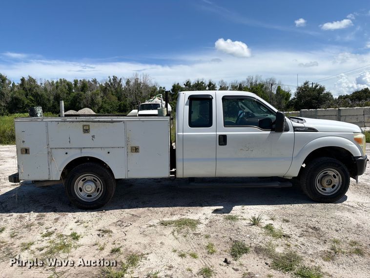 image for item DV7338 2015 Ford F250 Super Duty Ext. Cab utility bed pickup truck