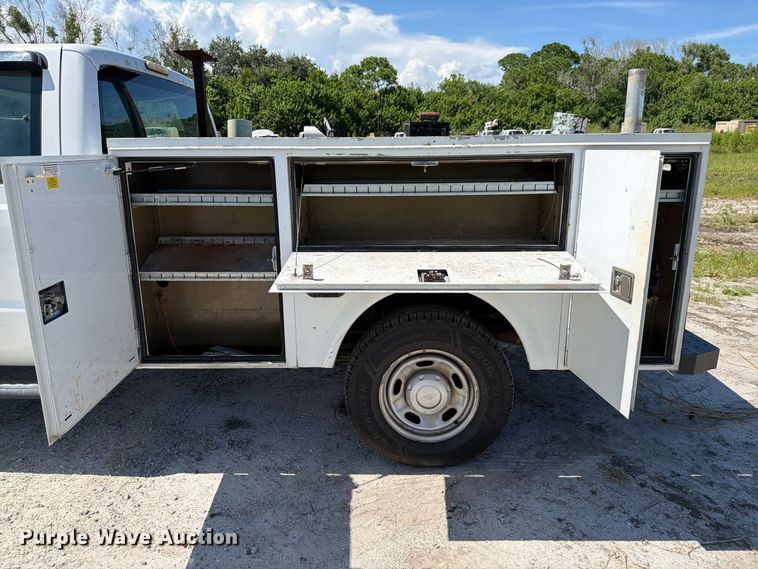 image for item DV7338 2015 Ford F250 Super Duty Ext. Cab utility bed pickup truck