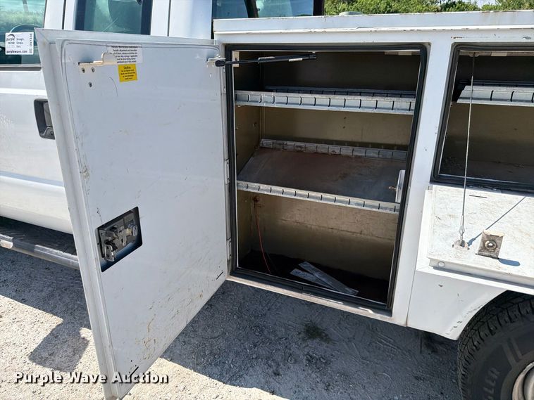 image for item DV7338 2015 Ford F250 Super Duty Ext. Cab utility bed pickup truck