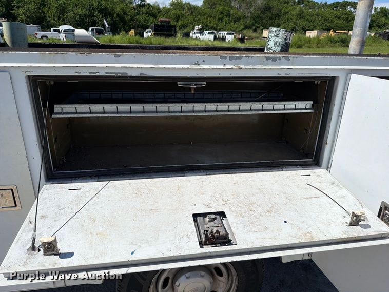 image for item DV7338 2015 Ford F250 Super Duty Ext. Cab utility bed pickup truck
