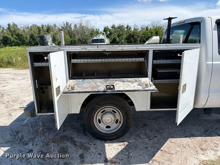 image for item DV7338 2015 Ford F250 Super Duty Ext. Cab utility bed pickup truck
