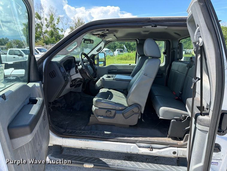 image for item DV7338 2015 Ford F250 Super Duty Ext. Cab utility bed pickup truck