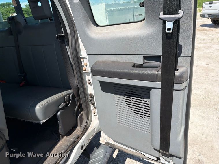image for item DV7338 2015 Ford F250 Super Duty Ext. Cab utility bed pickup truck